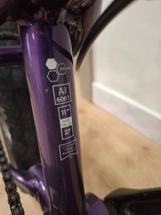 Bicicleta BMX Conor Rave Morada