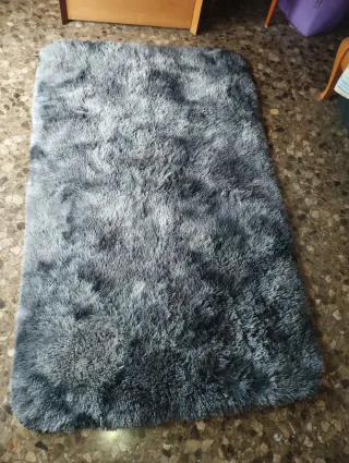 Tappeto in pelo morbido grigio