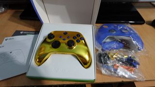 Mando Xbox Shock Blue + Carcasa Dorada y caja