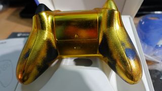 Mando Xbox Shock Blue + Carcasa Dorada y caja