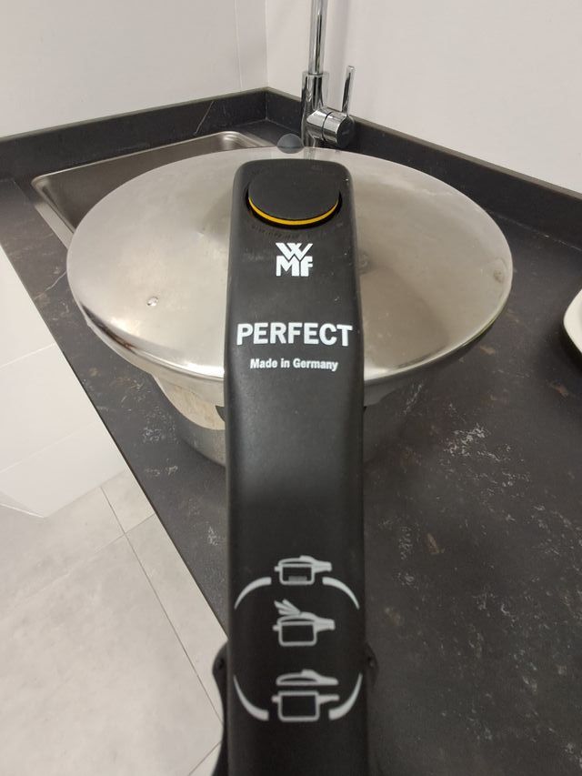 Olla a presión WMF PERFECT