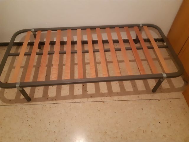 Somier de cama metálico con lamas de madera