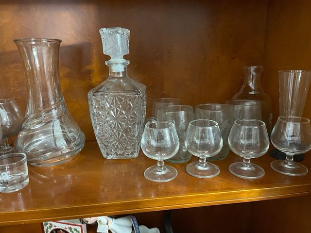Juego de copas y jarra de cristal