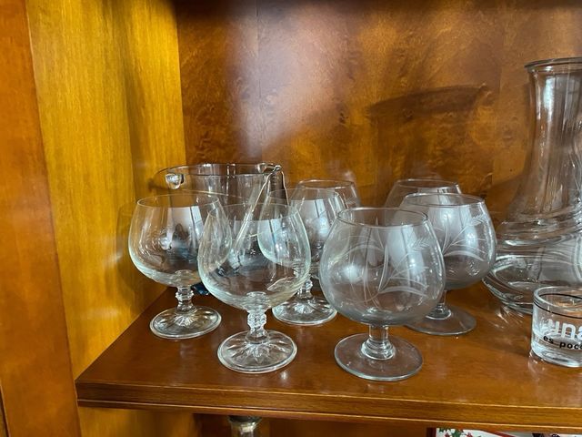 Juego de copas y jarra de cristal