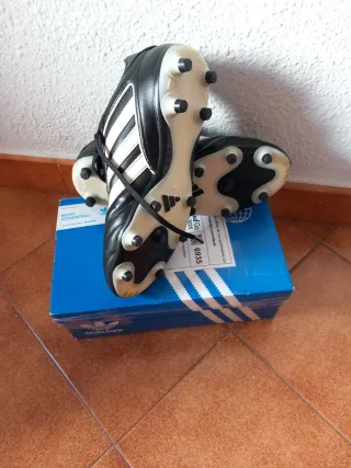 Botas de fútbol Adidas Negras y Blancas