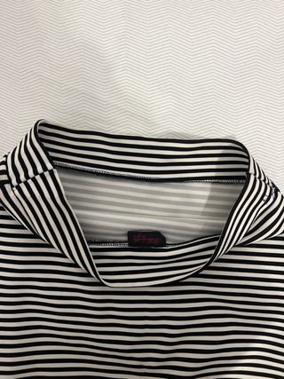 Falda de rayas blanca y negra