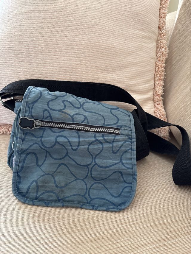 Bolso bandolera con 5 cremalleras