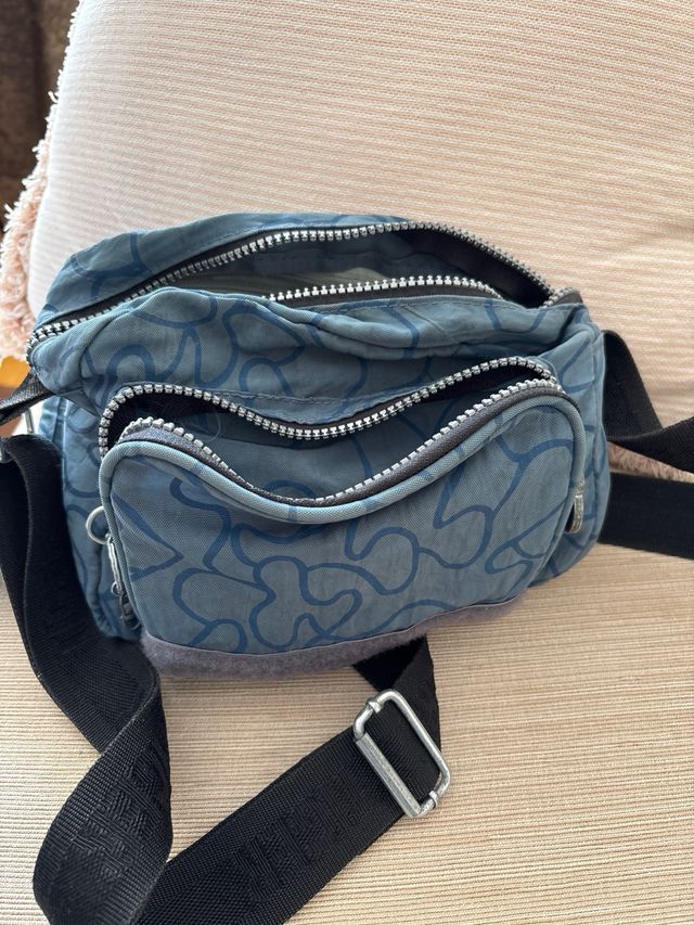 Bolso bandolera con 5 cremalleras