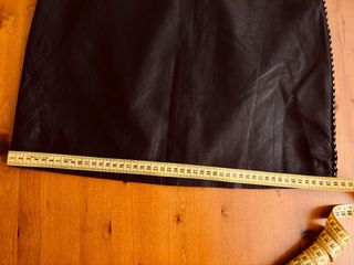 Falda mini piel negra Mango