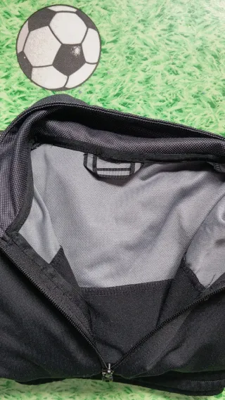 Chaqueta chándal Adidas gris y negra