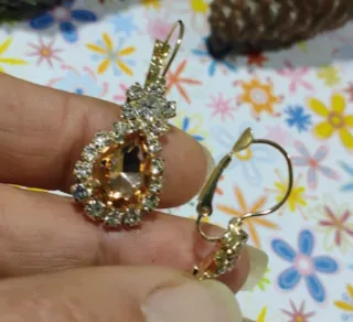 Conjunto de joyería: colgante, pendientes y anillo