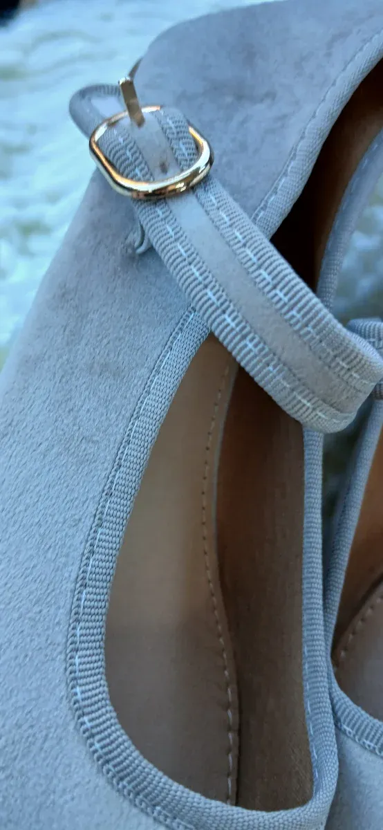 Merceditas grises - crema T.39