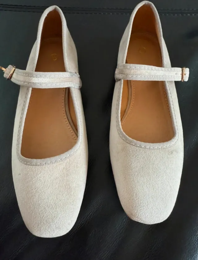 Merceditas grises - crema T.39