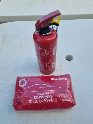 Kit Pronto Soccorso Auto con Estintore