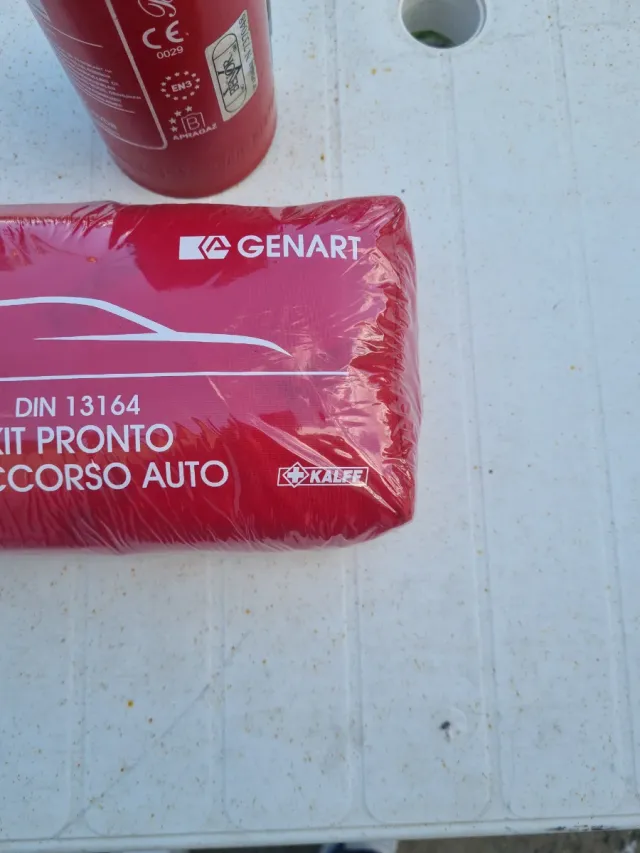 Kit Pronto Soccorso Auto con Estintore