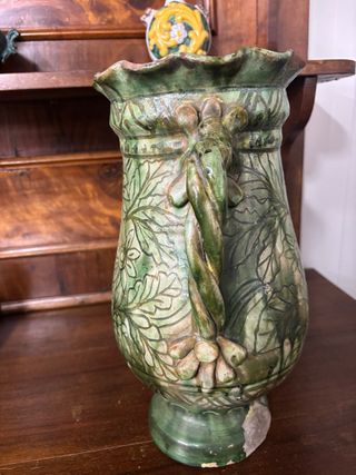 Antico vaso in ceramica decorato