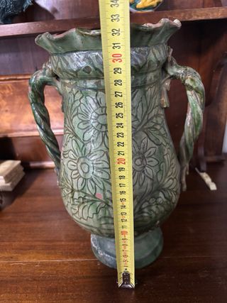 Antico vaso in ceramica decorato