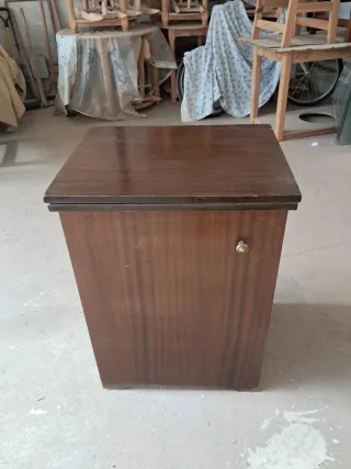 Máquina de coser Alfa con mueble