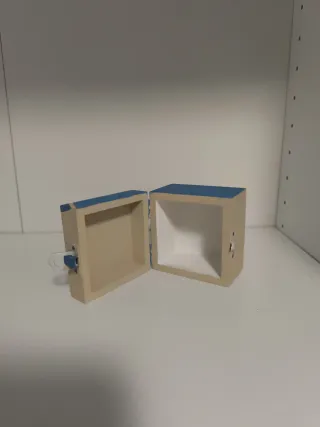 Cajita de madera pintada a mano