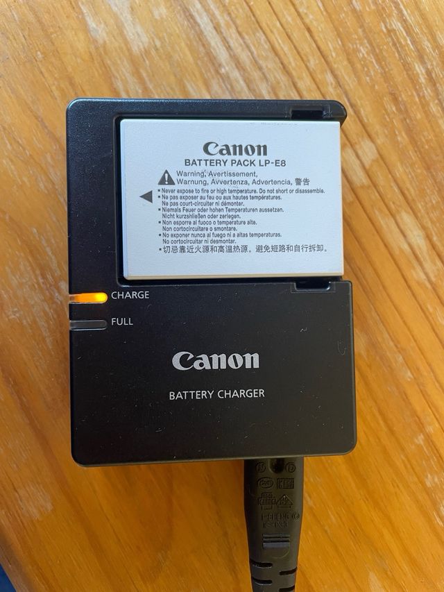 Canon EOS 550D + objetivo 18-55mm