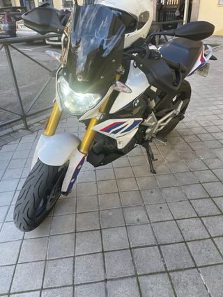 BMW G310R Blanca