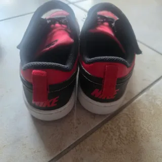 Scarpe Nike bambino tg.34 rosse e nere