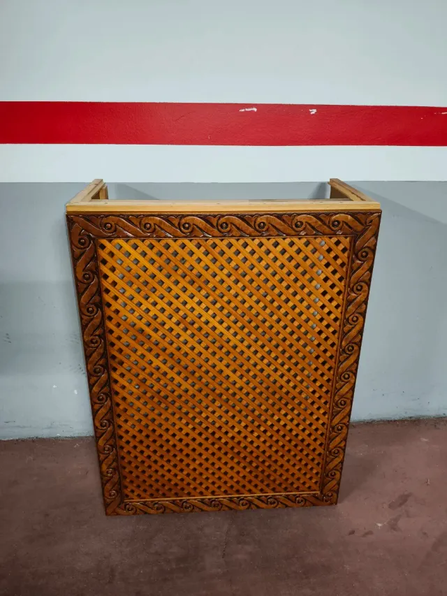 Cubre radiador madera antiguo decorado