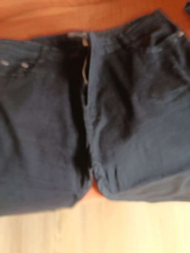 Pantalón pirata negro