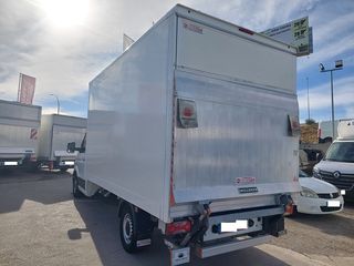 Volkswagen Crafter carrozada con trampilla 2024