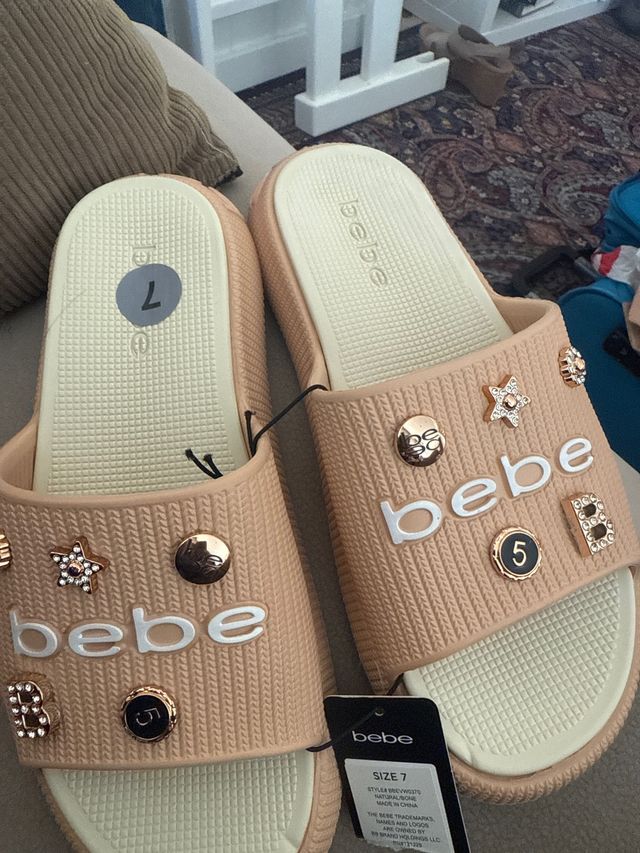 Chanclas de la marca Bebe Talla 7 con adornos