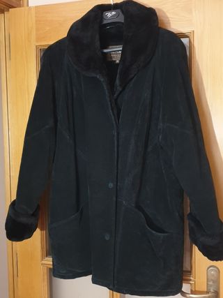 Abrigo de piel negro