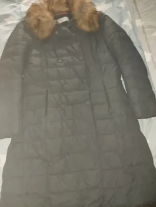 Chaquetón Zendra Negro con Cuello Marrón