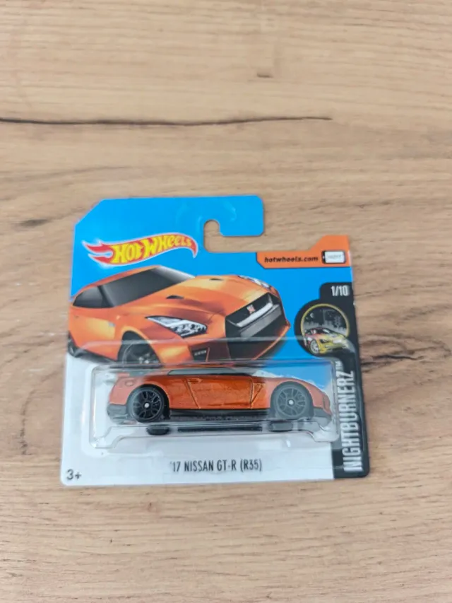 Hot Wheels '15 Nissan GT-R (r35)