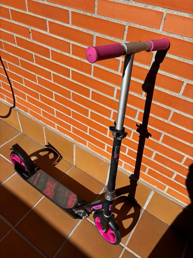 Patinete Oxelo rosa y negro