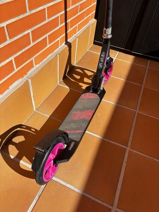 Patinete Oxelo rosa y negro