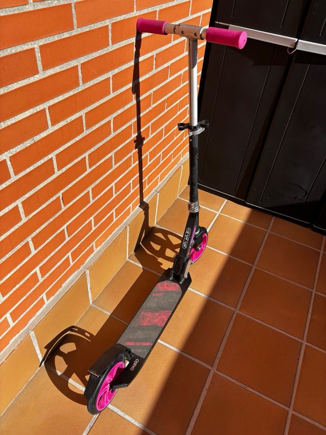 Patinete Oxelo rosa y negro