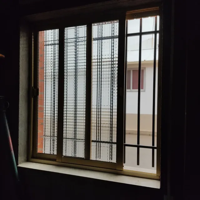 Ventanas aluminio dorado correderas