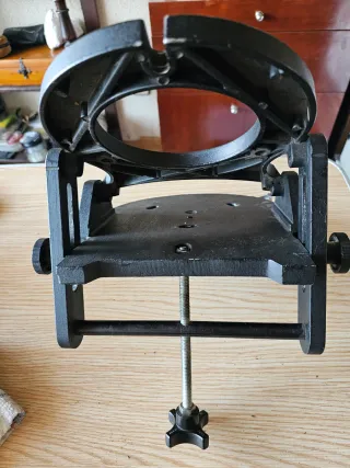 Cuña ecuatorial para telescopio