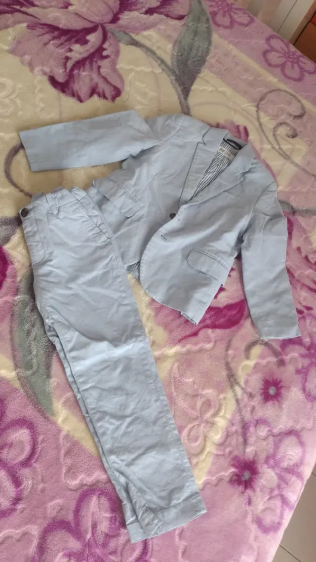 Traje azul chaqueta y pantalón talla 6 a 7 años