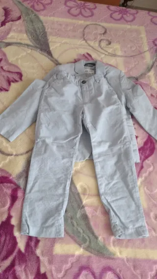 Traje azul chaqueta y pantalón talla 6 a 7 años