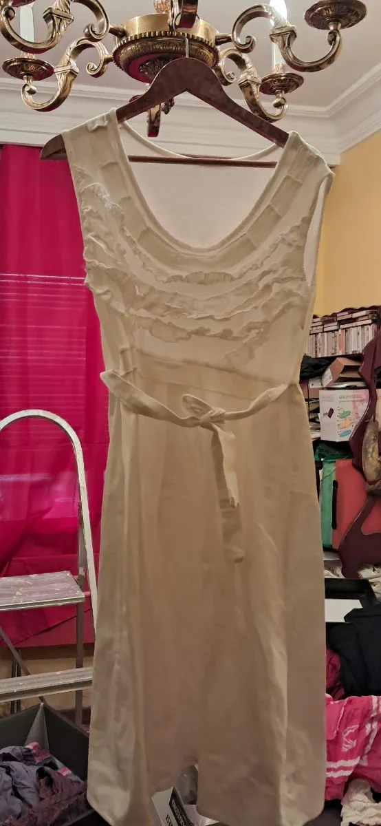 Vestido blanco de verano con cinturón