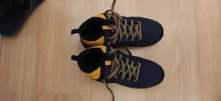 Botas Quechua azules y amarillas