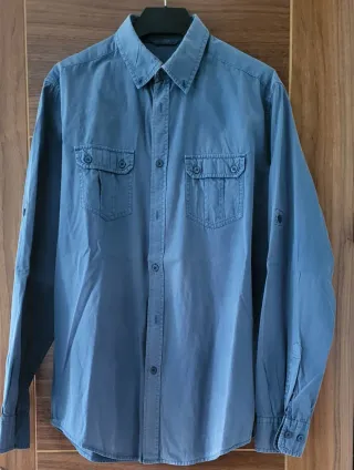 Camisa azul de manga larga