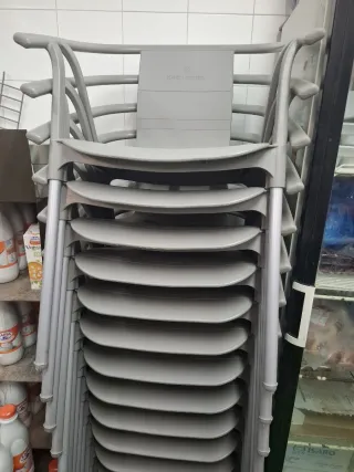 Sillas Alhambra Grises de Plástico