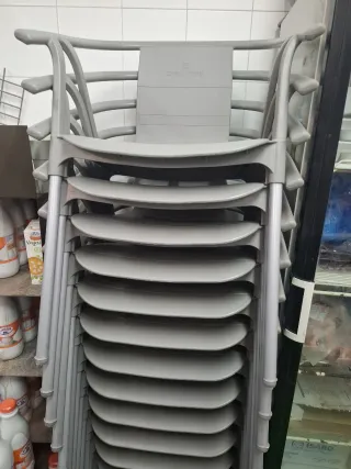 Sillas Alhambra Grises de Plástico