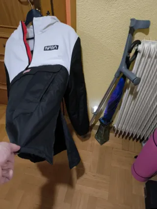 Cazadora Canguro NASA Negra y Blanca