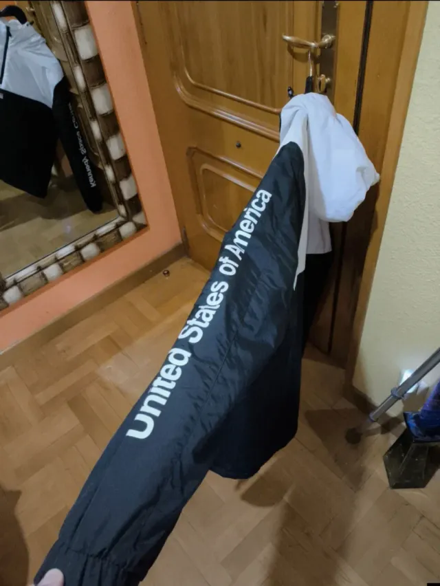 Cazadora Canguro NASA Negra y Blanca