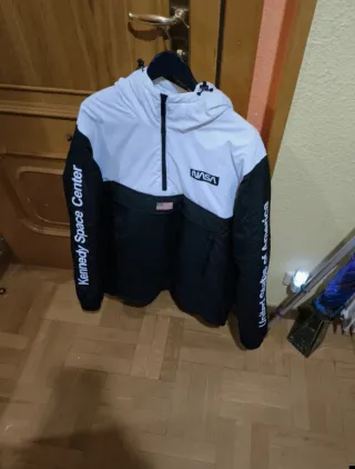 Cazadora Canguro NASA Negra y Blanca