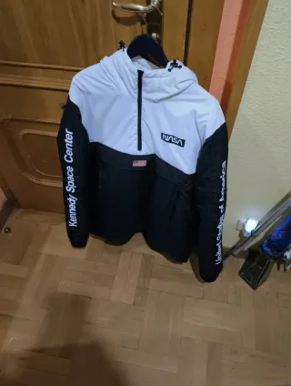 Cazadora Canguro NASA Negra y Blanca