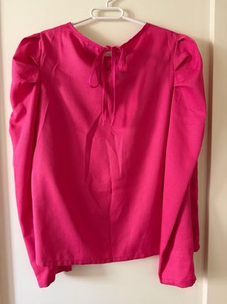 Blusa fucsia manga abullonada